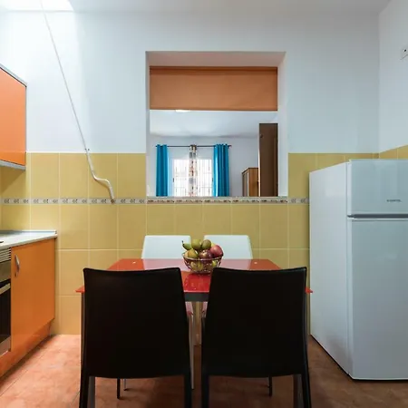 Private Solarium - 2br House Near The Airport Nyaraló *