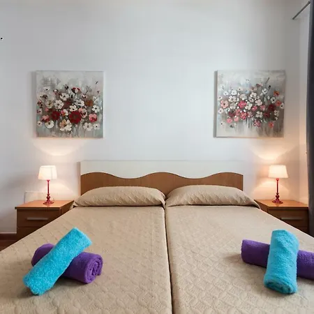 Сasa de vacaciones Private Solarium - 2br House Near The Airport *
