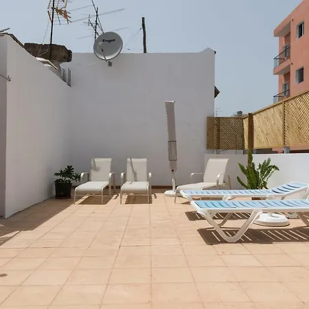 Сasa de vacaciones Private Solarium - 2br House Near The Airport *