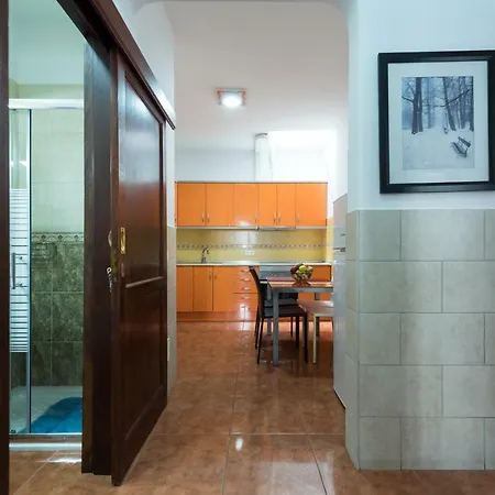 Private Solarium - 2br House Near The Airport Holiday home *
