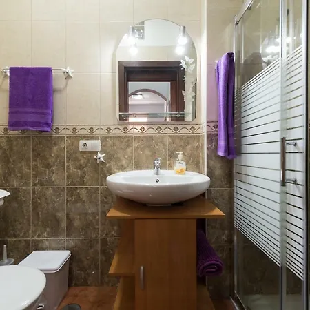 Private Solarium - 2br House Near The Airport Holiday home