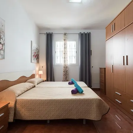 Private Solarium - 2br House Near The Airport Holiday home
